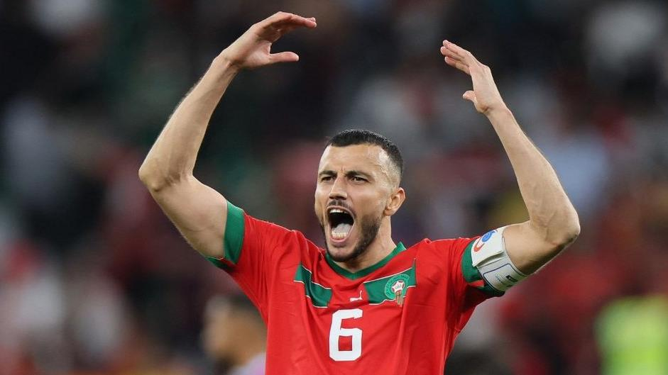رومان سايس يعود للتدريبات: هل يستعد للمشاركة في هامة؟